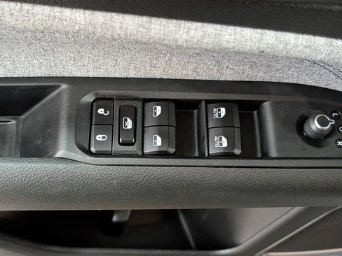 Used 2024 Jeep Compass Latitude image 15