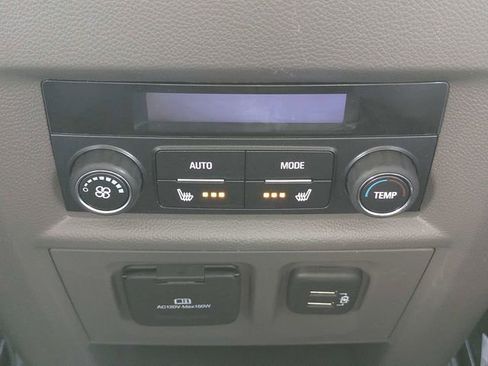 Used 2019 Chevrolet Traverse Premier w/ Driver Confidence II Package FWD image 16