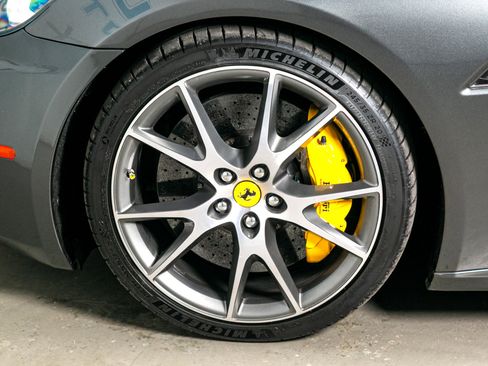 Used 2011 Ferrari California image 23