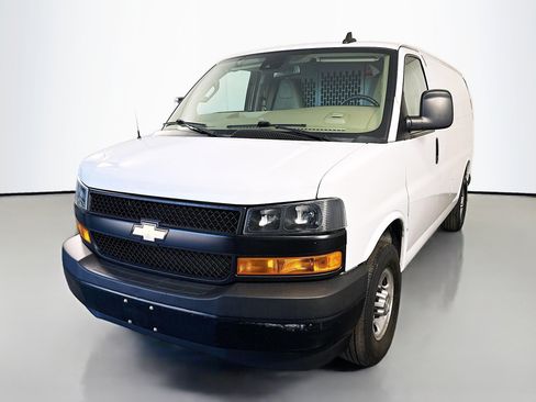 Used 2021 Chevrolet Express 3500 w/ Driver Convenience Package image 4