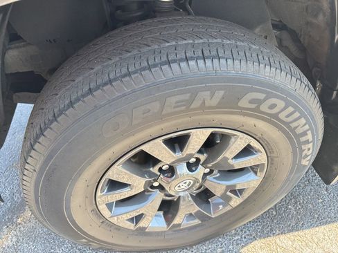 Used 2022 Toyota Tacoma SR5 RWD image 9