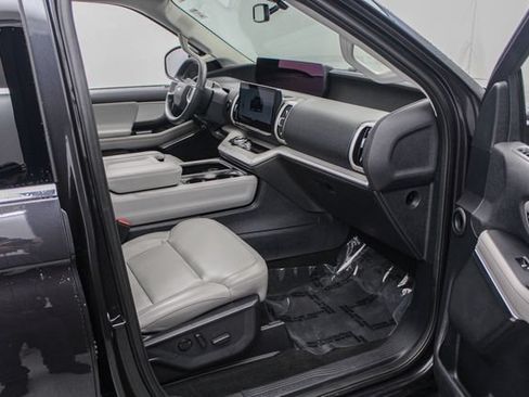 Certified 2025 Ford Expedition Active AWD/4WD image 23