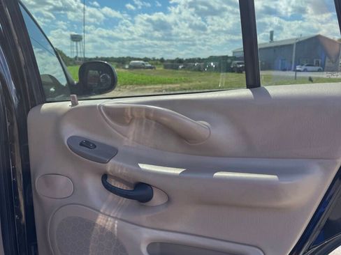 Used 1997 Ford Expedition XLT AWD/4WD image 13