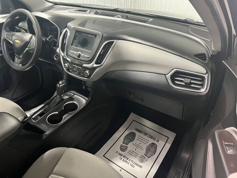 Used 2021 Chevrolet Equinox LS image 3