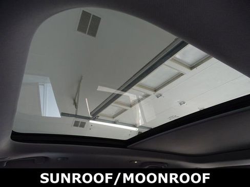 Certified 2023 Jeep Grand Cherokee 4WD 4xe w/ Luxury Tech Group II image 11