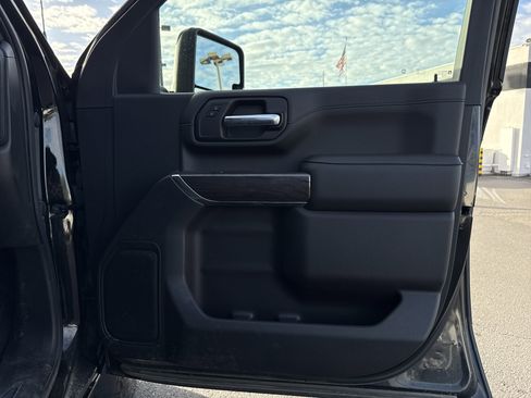 Used 2022 Chevrolet Silverado 2500 LTZ w/ LTZ Plus Package image 40