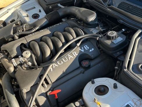 Used 2001 Jaguar XK8 Coupe image 11