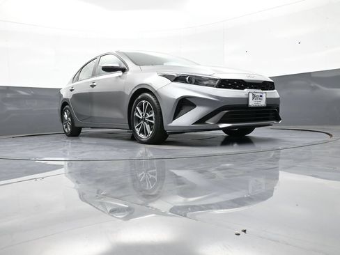 Used 2022 Kia Forte LXS w/ LXS Technology Package FWD image 26