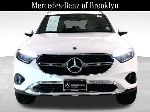 Used 2025 Mercedes-Benz GLC 300 4MATIC image 3