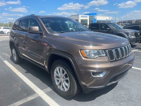 Used 2021 Jeep Grand Cherokee Laredo w/ Security & Convenience Group image 4