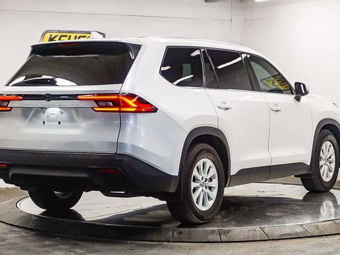 Used 2024 Toyota Grand Highlander XLE image 4