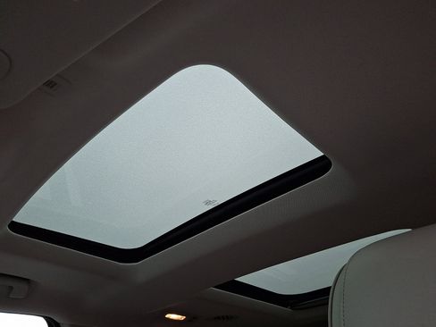 Used 2016 Ford Explorer Platinum image 16