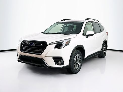 Used 2023 Subaru Forester Premium image 3