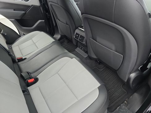 Used 2025 Land Rover Range Rover Velar Dynamic SE image 11
