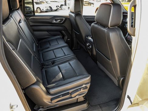 Used 2022 GMC Yukon XL SLT image 37