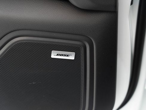 Certified 2025 Porsche Macan AWD/4WD image 22