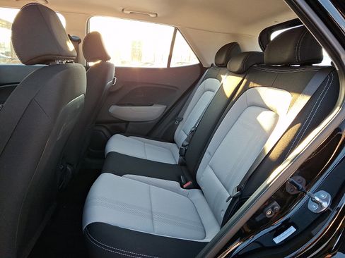 Used 2025 Hyundai Venue SEL image 10