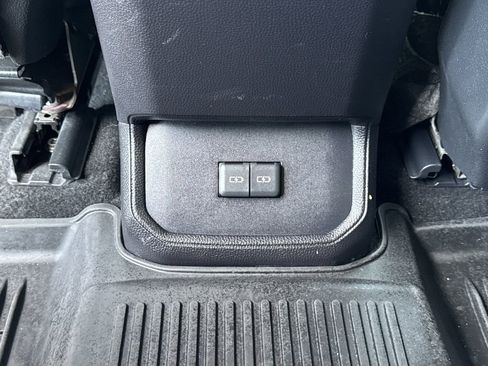 Used 2023 Toyota Highlander XSE FWD image 30