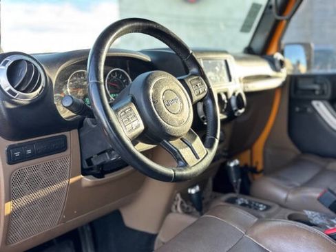 Used 2012 Jeep Wrangler Unlimited Rubicon w/ Connectivity Group image 9