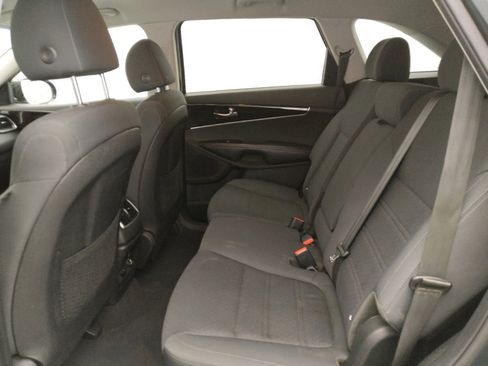Used 2019 Kia Sorento S FWD image 18