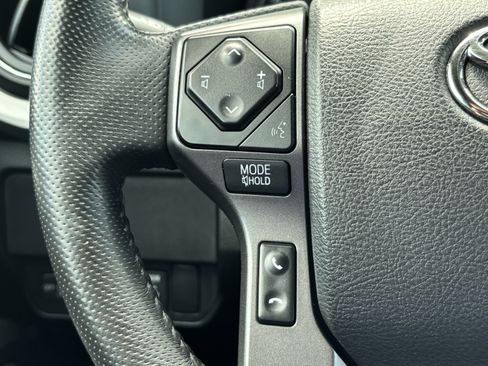Used 2022 Toyota Tacoma TRD Sport AWD/4WD image 19