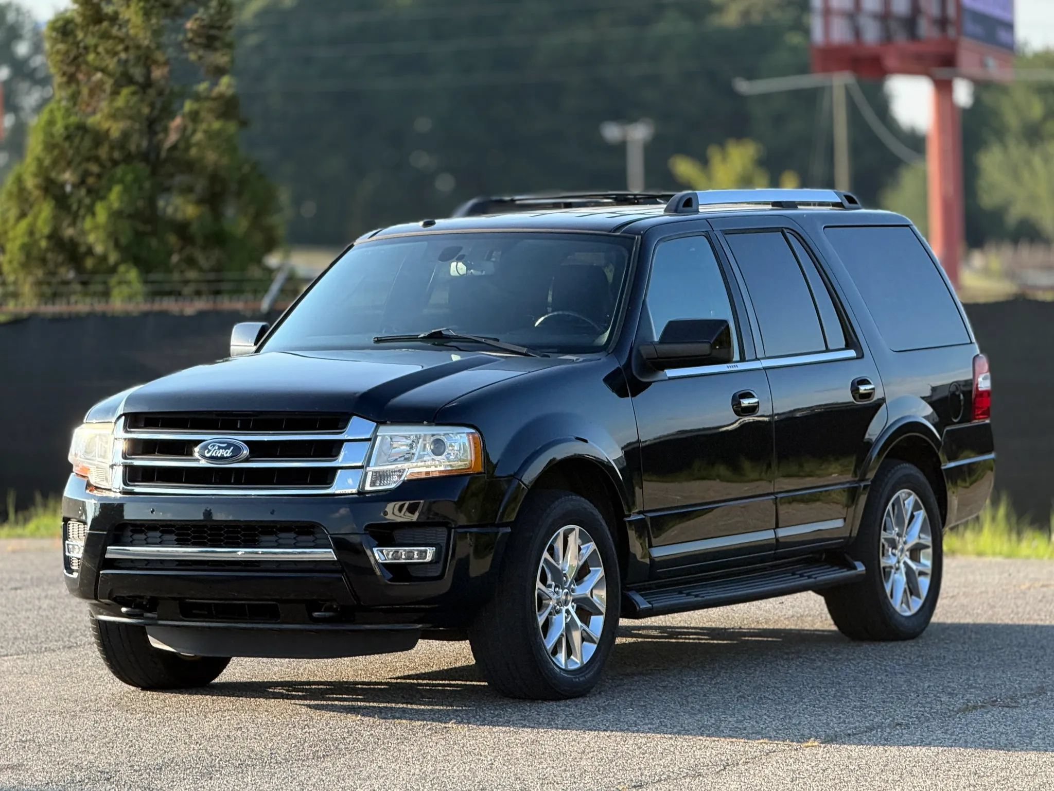 Used 2017 Ford Expedition Limited AWD/4WD image 6