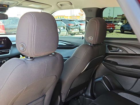 Used 2025 Chevrolet TrailBlazer LS w/ LS Convenience Package FWD image 16