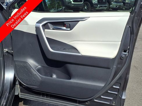 Used 2020 Toyota RAV4 XLE Premium FWD image 11