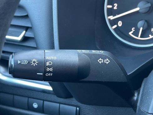 Used 2023 Nissan Rogue SV image 33