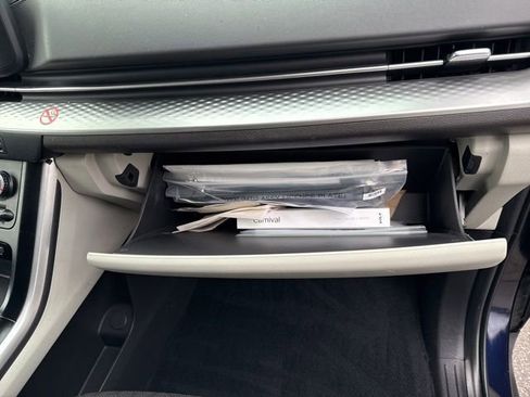 Used 2024 Kia Carnival LX image 46