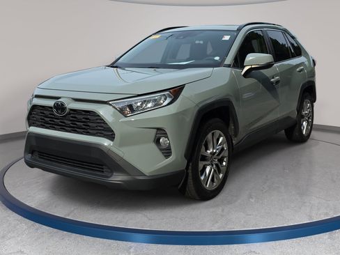 Used 2019 Toyota RAV4 XLE Premium FWD image 1