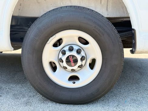 Used 2025 GMC Savana 2500 RWD image 18