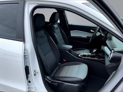 Used 2025 Chevrolet Trax LT FWD image 30