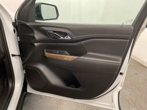 Certified 2023 GMC Acadia SLE w/ Driver Convenience Package image 27