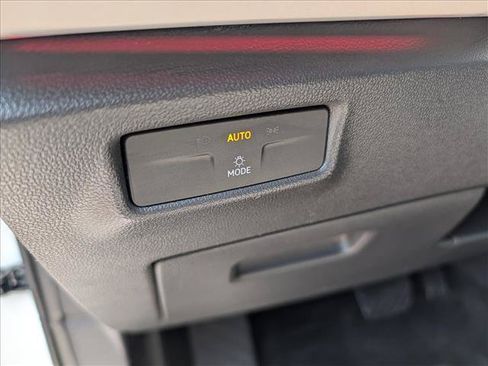 Certified 2025 Volkswagen Tiguan SE AWD/4WD image 31