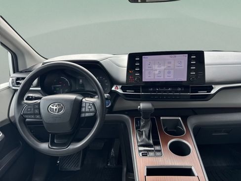 Used 2023 Toyota Sienna LE FWD image 24