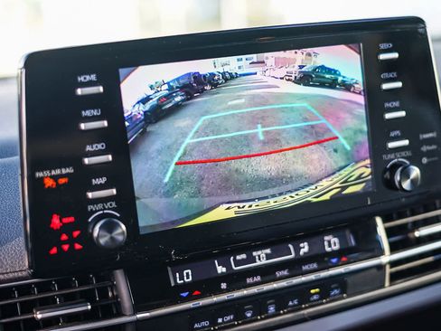 Used 2024 Toyota Sienna LE image 24