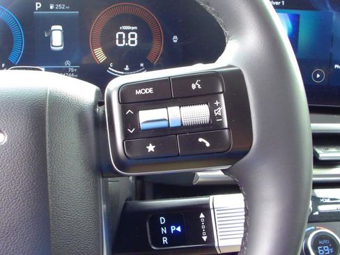 Used 2025 Hyundai Santa Fe SEL AWD/4WD image 19