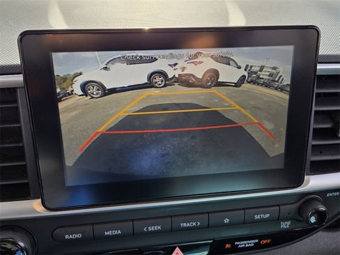 Certified 2022 Hyundai Venue SE image 20