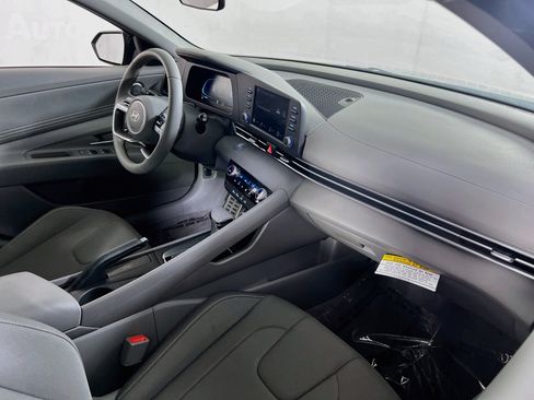 Used 2025 Hyundai Elantra Sport FWD image 26