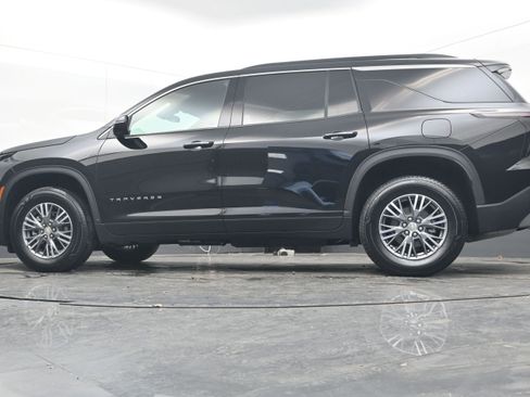 Used 2025 Chevrolet Traverse LT image 29