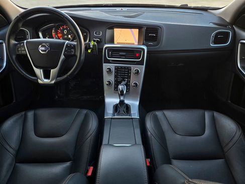 Used 2017 Volvo V60 T5 Cross Country Platinum w/ Climate Package image 24