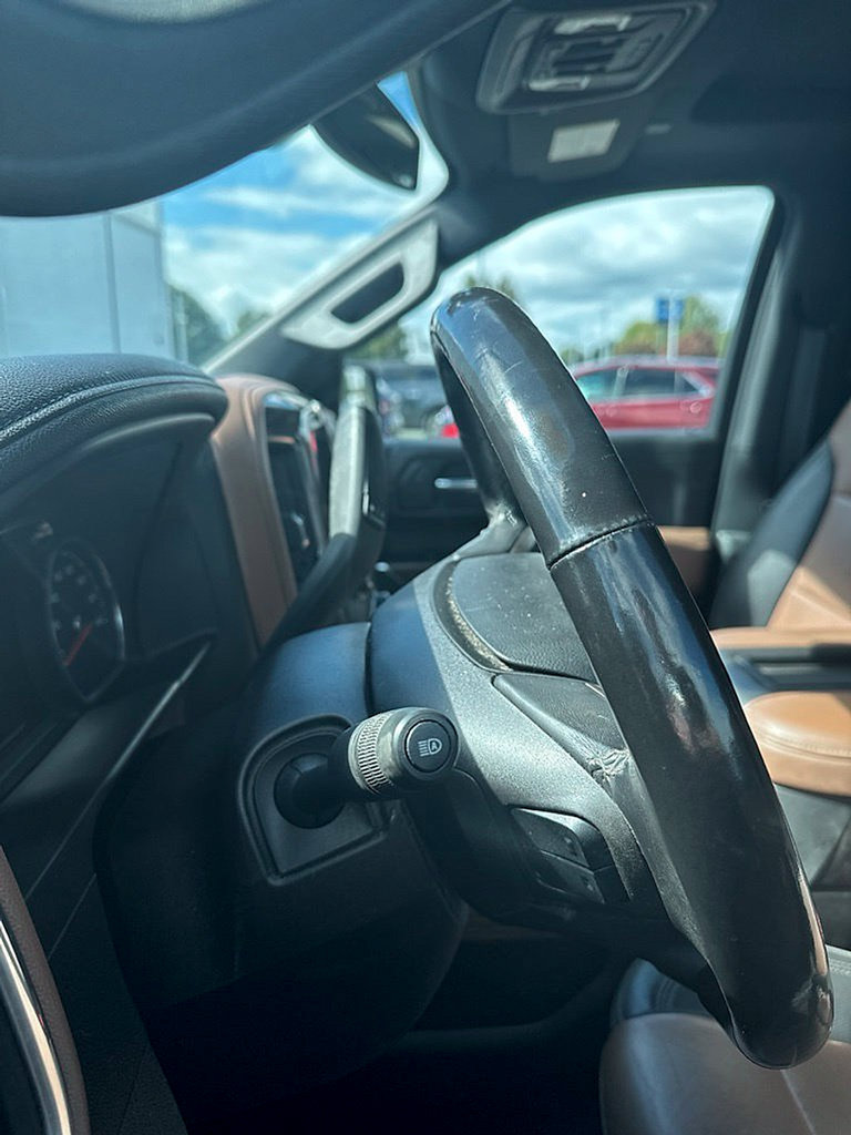 Used 2019 Chevrolet Silverado 1500 High Country w/ Safety Package II AWD/4WD image 12