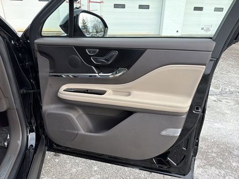 Certified 2023 Lincoln Corsair Standard w/ Equipment Group 101A image 14