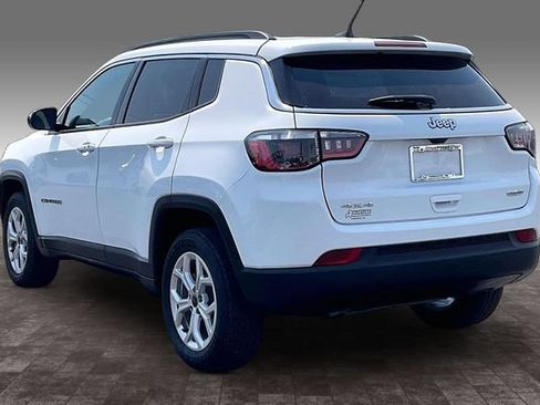 Used 2025 Jeep Compass Latitude AWD/4WD image 12