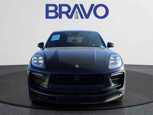 Used 2023 Porsche Macan Turbo image 2