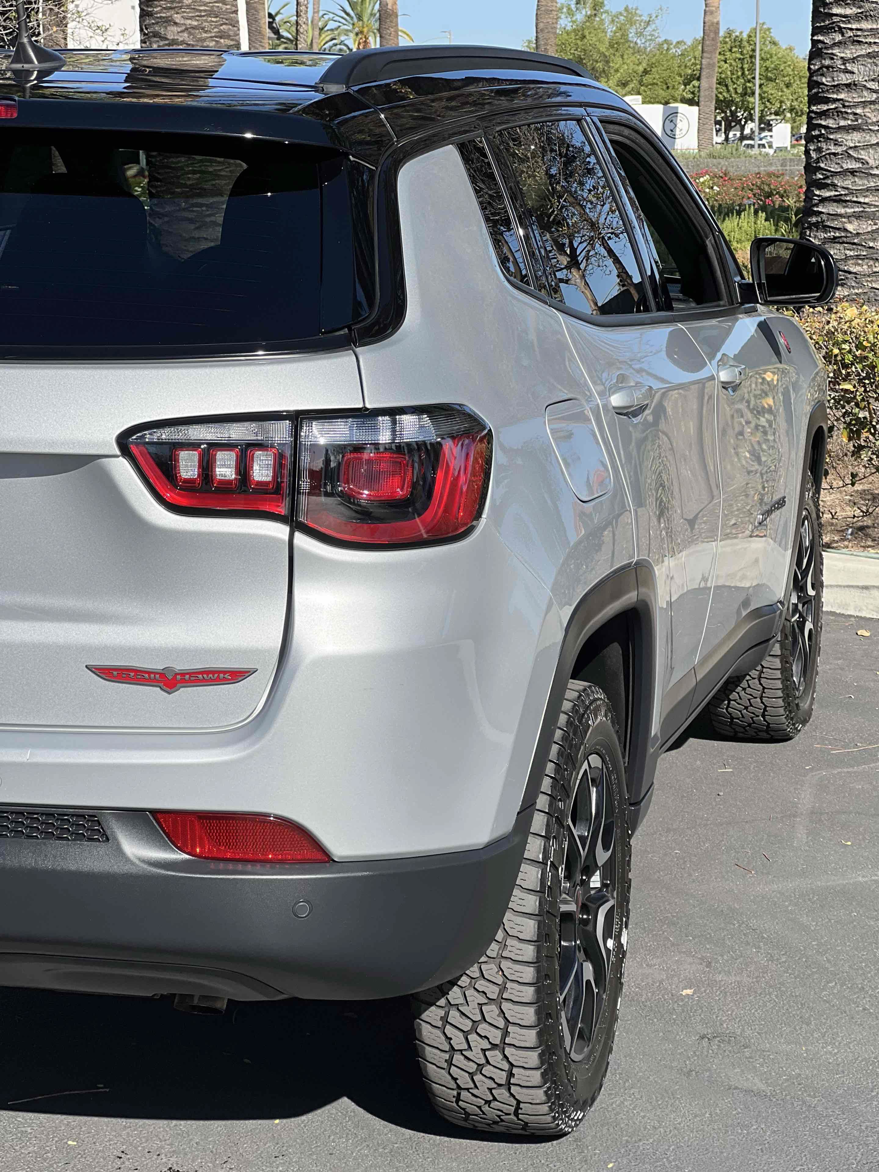Used 2025 Jeep Compass Trailhawk AWD/4WD image 49