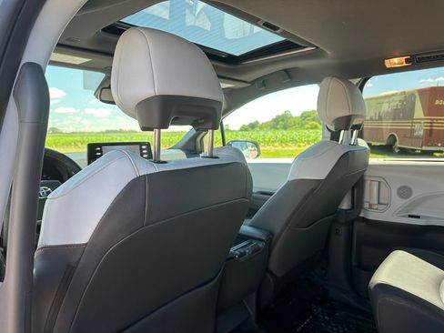 Used 2023 Toyota Sienna XSE AWD/4WD image 22