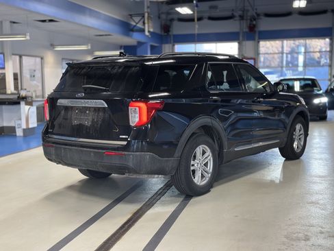Used 2020 Ford Explorer XLT w/ Comfort Package image 3