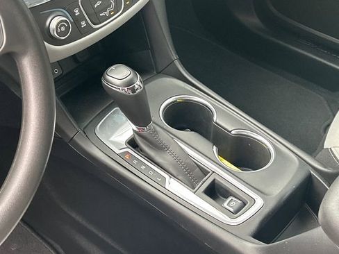 Used 2018 Chevrolet Equinox LT image 23